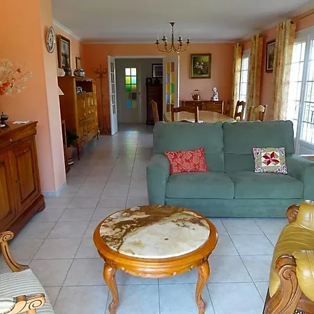 Le Franquevillette Bed and Breakfast 3*
